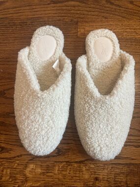 NWOT Universal Thread Sherpa Slipper